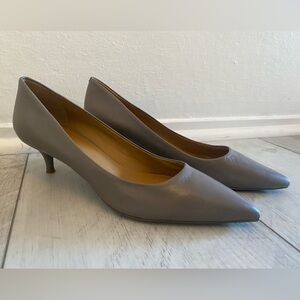 Gray leather Nine West pumps with kitten heel